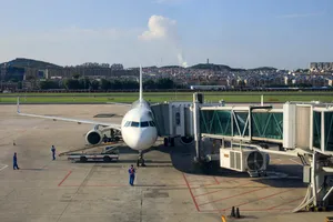 飞机场上的飞机图片第张