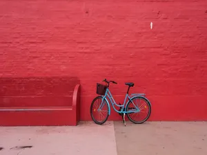 停放在路边的单车图片第张