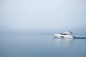 水上娱乐的游艇图片第张