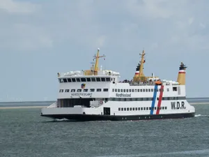 海上航行旅游客轮图片