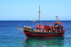 海上游船图片_1