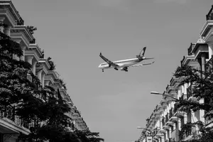 飞机空中飞行图片第1张