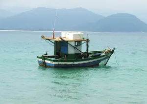 海上渔船图片第1张