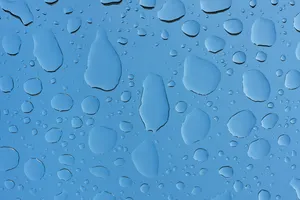 高清浅蓝水珠图片下载第1张
