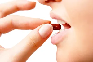 高清吃药的图片下载_1