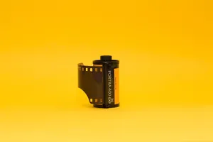 相机胶卷黄色背景图片_1