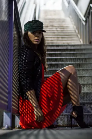 街拍轻熟风美女图片_1