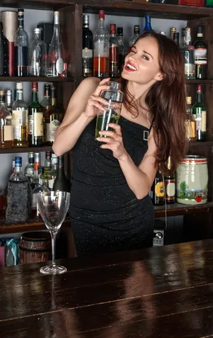 外国酒吧美女图片_1