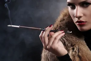 欧美美女吸烟图片_1