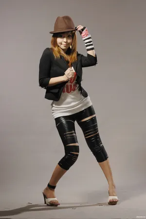 高清歌舞美女图片_1