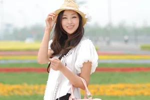活泼可爱美女图片