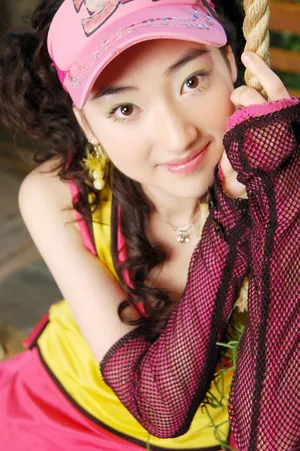 可爱活泼美女图片