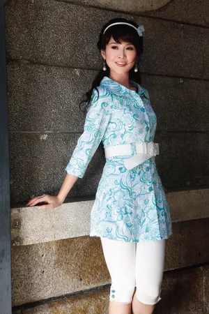 清新斯文美女图片