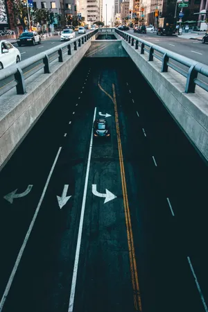 公路隧道出口图片第1张