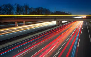 夜晚公路璀璨灯光图片第1张