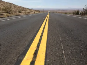 高速公路近景图片第1张