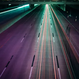 夜晚公路实拍图片第1张