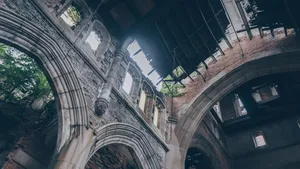 阴森废弃的建筑房子图片_6