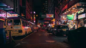 夜色下的香港街道图片_3