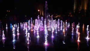 好看的音乐喷泉图片_9