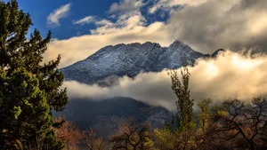 险峻的山峰图片_4