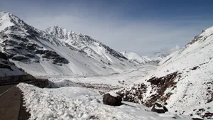 寒冷的雪山图片大全_5