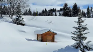 冬季唯美雪中小屋图片_6