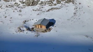 冬季唯美雪中小屋图片_10