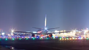 夜晚起飞的飞机图片_6
