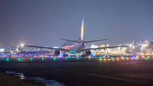 夜晚起飞的飞机图片_9
