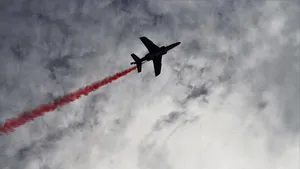 天空中飞行的飞机图片_8