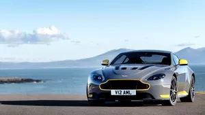 阿斯顿马丁V12 Vantage S图片壁纸_4