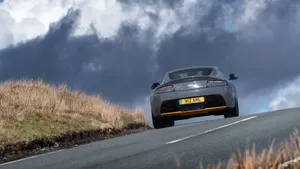 阿斯顿马丁V12 Vantage S图片壁纸_5