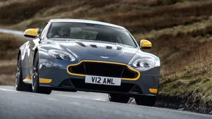 阿斯顿马丁V12 Vantage S图片壁纸_6
