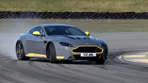 阿斯顿马丁V12 Vantage S图片壁纸_8