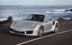 保时捷911 Turbo S超级跑车壁纸_5
