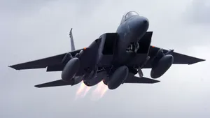 F-15鹰式战斗机图片壁纸_3