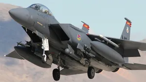 F-15鹰式战斗机图片壁纸_4