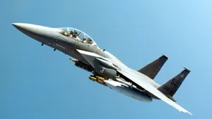 F-15鹰式战斗机图片壁纸_11