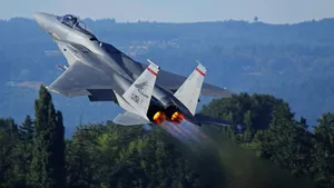F-15鹰式战斗机图片壁纸_16