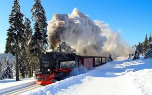冬季风雪中行驶的火车壁纸