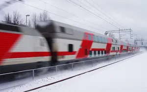 冬季风雪中行驶的火车壁纸_8