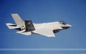 F-35闪电2战斗机桌面壁纸