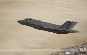F-35闪电2战斗机桌面壁纸