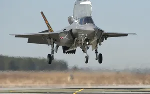F-35闪电2战斗机桌面壁纸_2