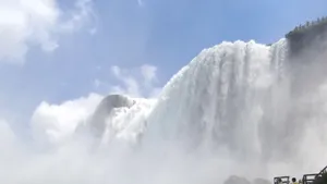 高清壮观的瀑布图片_4