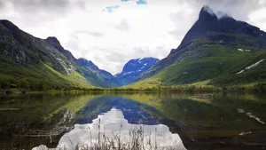 风景怡人的湖泊山水图片_3