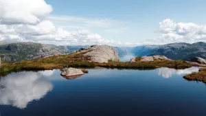 风景怡人的湖泊山水图片_6
