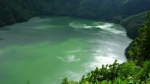 风景怡人的湖泊山水图片_9