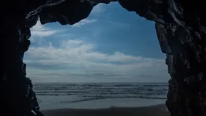 神秘的山洞洞穴图片_7